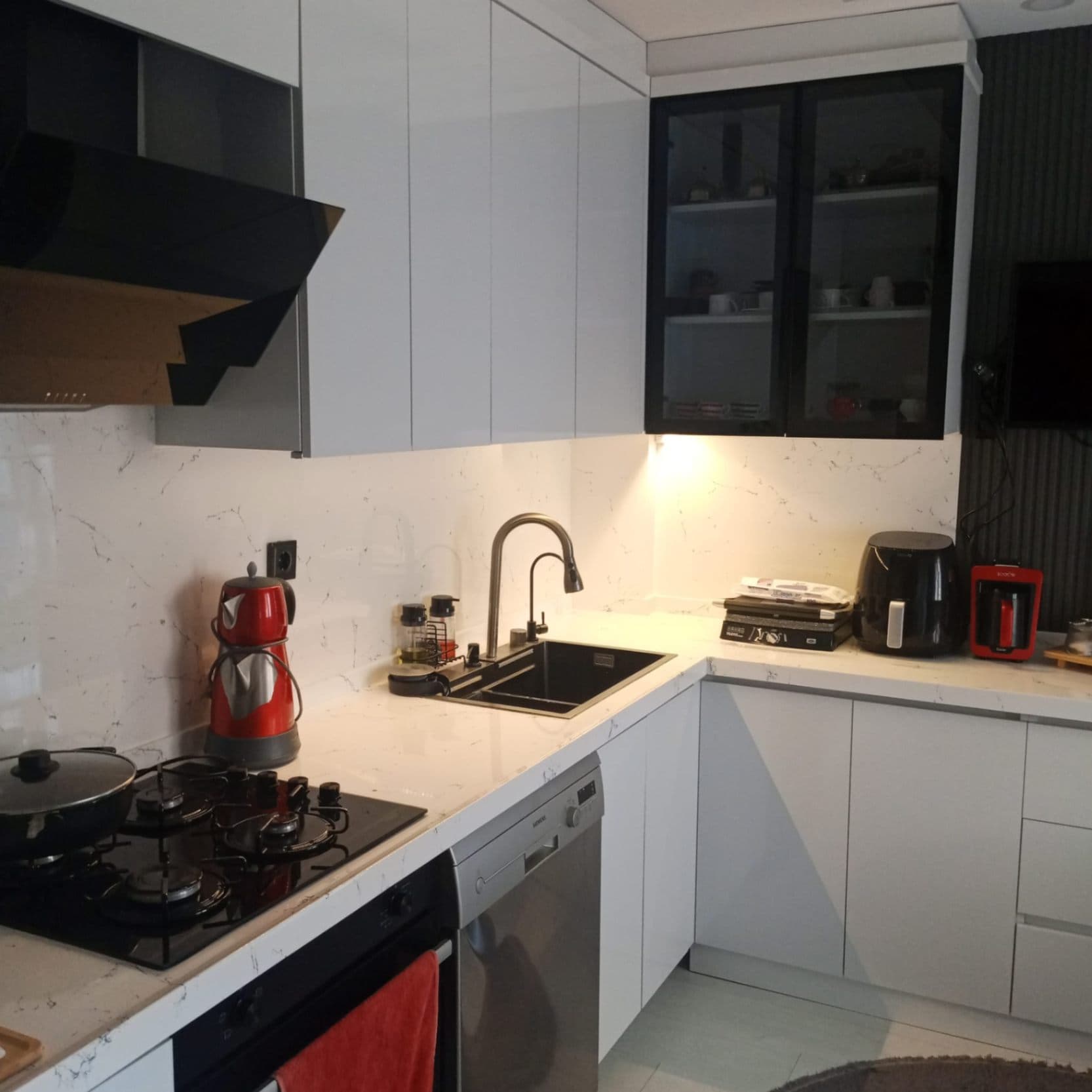 ANTALYA MURATPAŞA CUMHURİYET MAHALLESİNDE EŞYALI SATILIK DAİRE