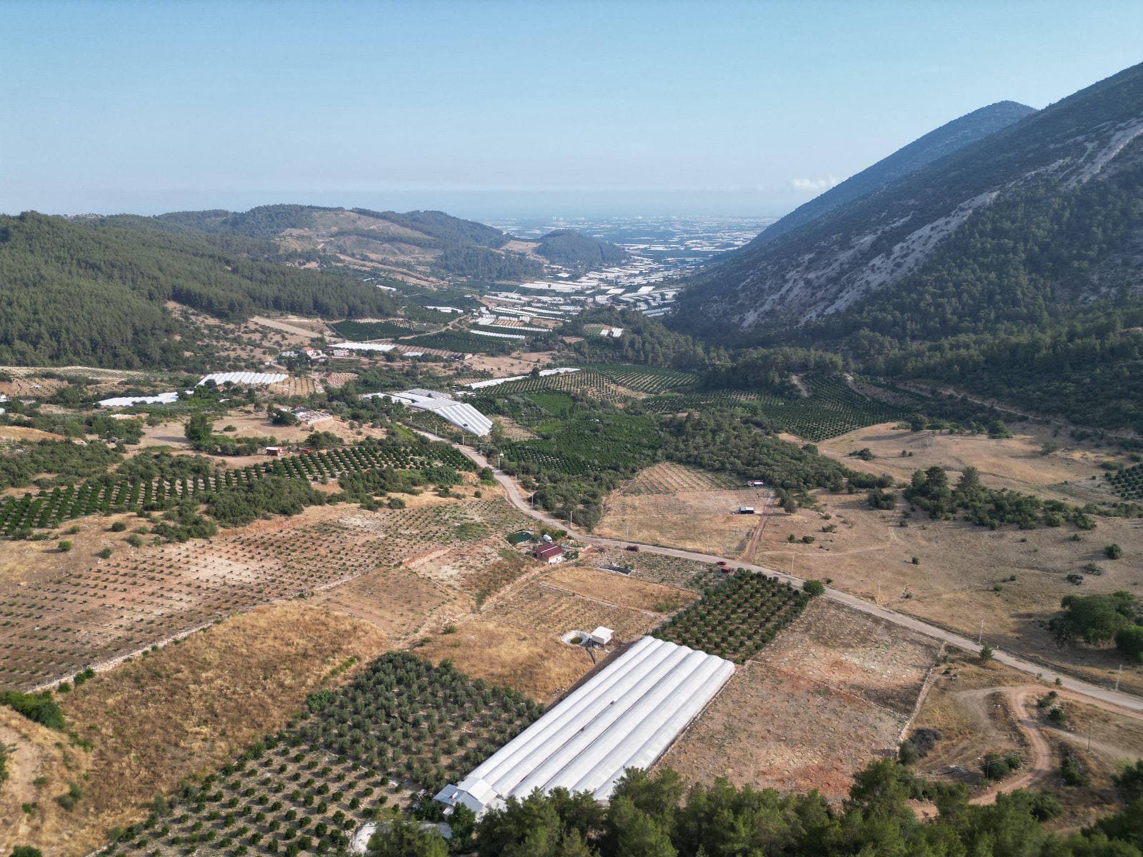 KUMLUCA'DA DENİZ MANZARALI 2.700 M² STARLA SATILIKTIR