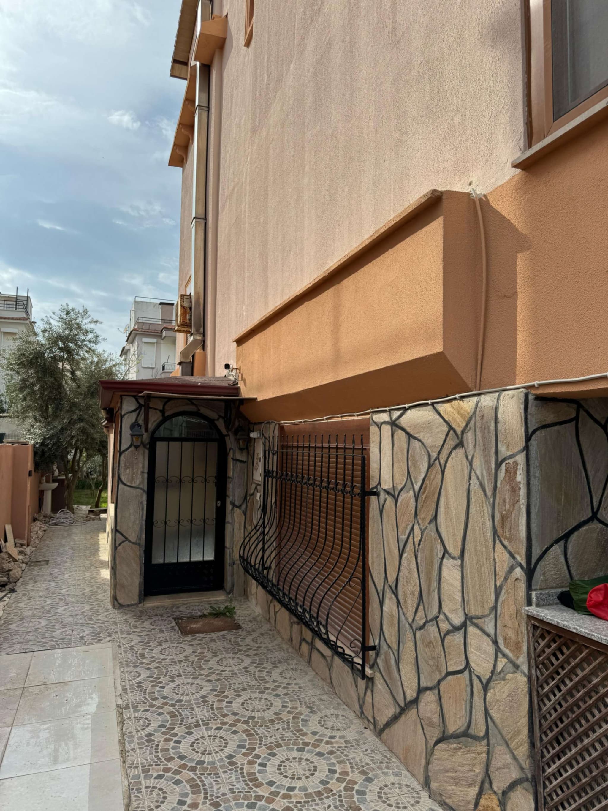 ANTALYA AKSU KARAÇALI MAHALLESİN DE SATILIK FOURLEX VİLLA