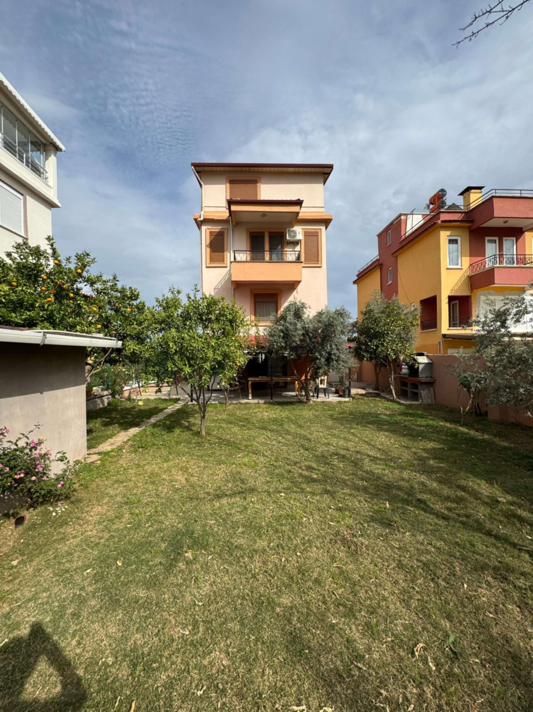 ANTALYA AKSU KARAÇALI MAHALLESİN DE SATILIK FOURLEX VİLLA