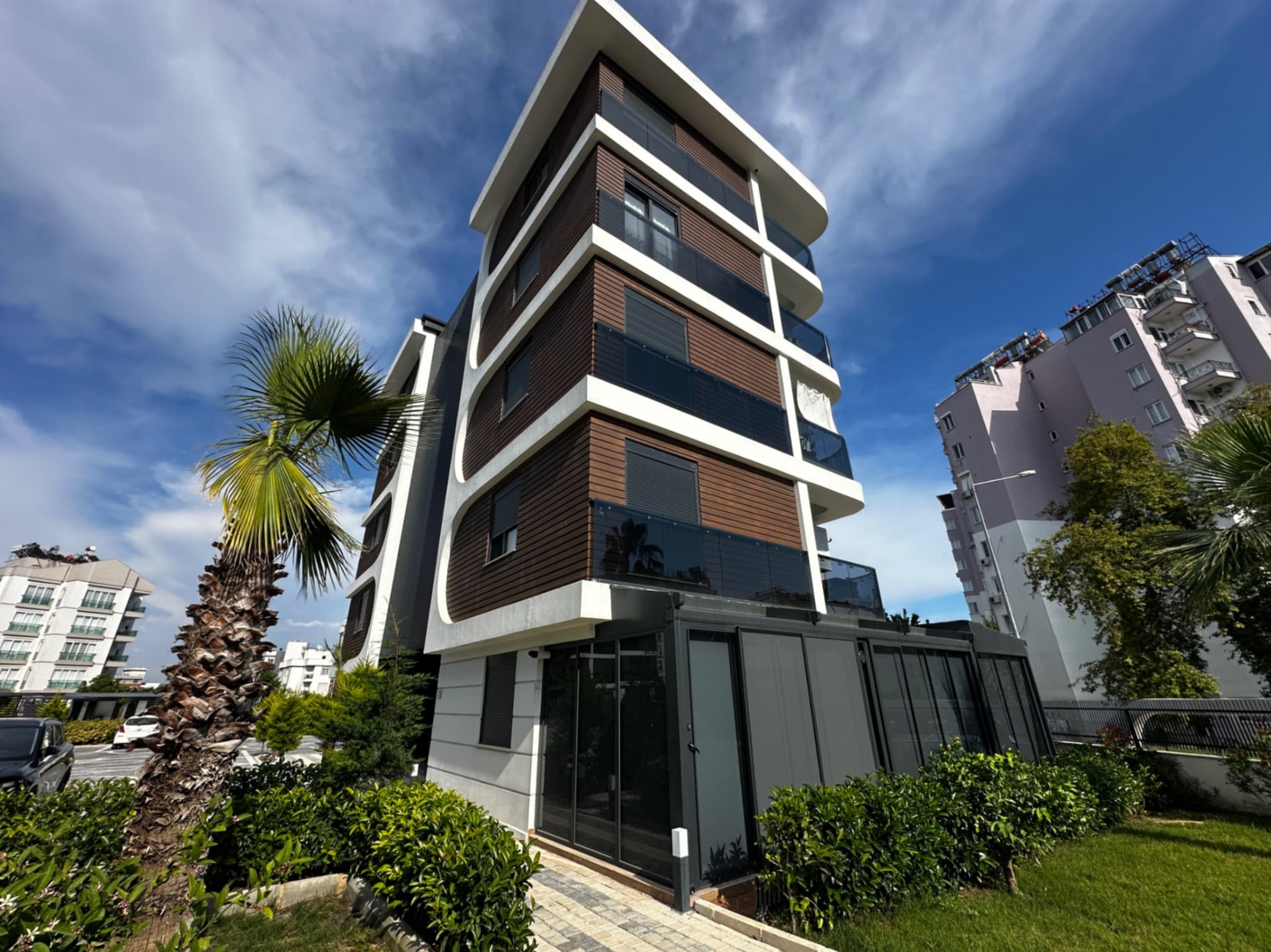 SIFIR BİNADA DENİZE YAKIN SATILIK 2+1