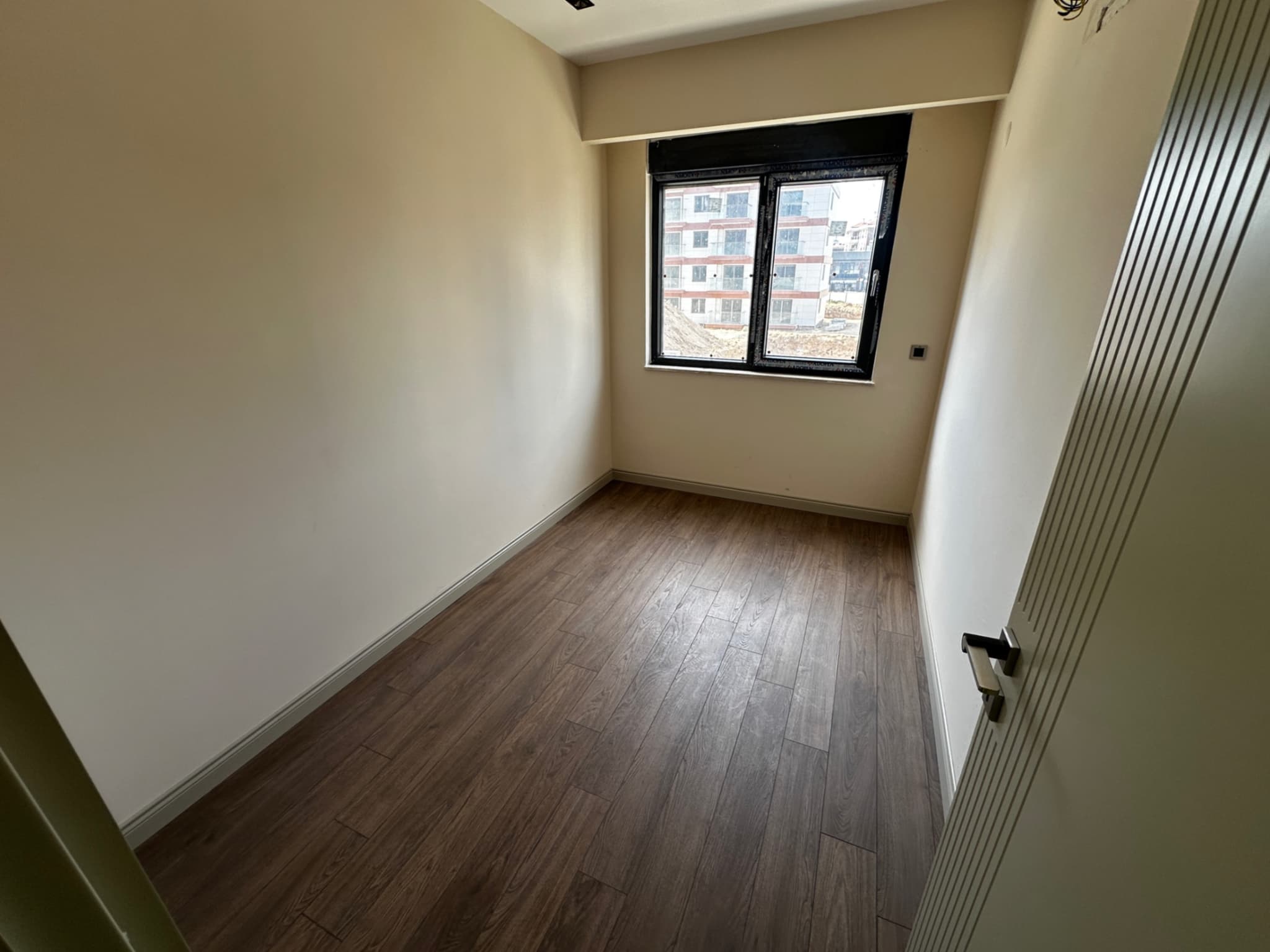 SIFIR BİNADA DENİZE YAKIN SATILIK 2+1