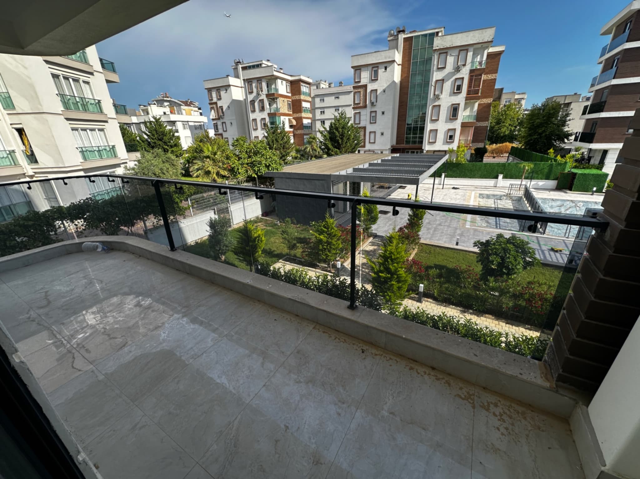 SIFIR BİNADA DENİZE YAKIN SATILIK 2+1