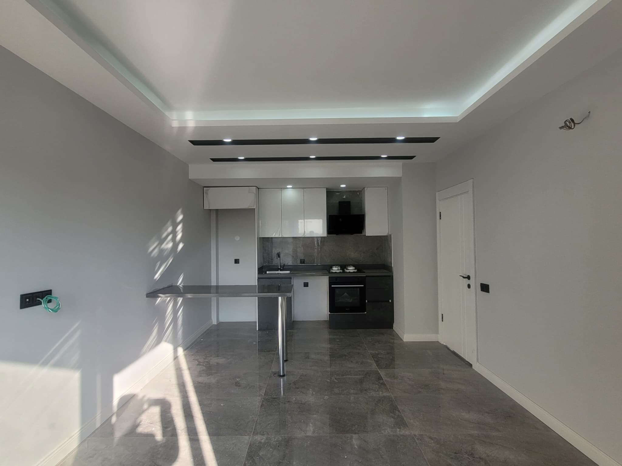 ANTALYA AKSU ALTINTAŞ'TA SATILIK, SİTE İÇİNDE HAVUZLU LÜKS 1+1 DAİRE