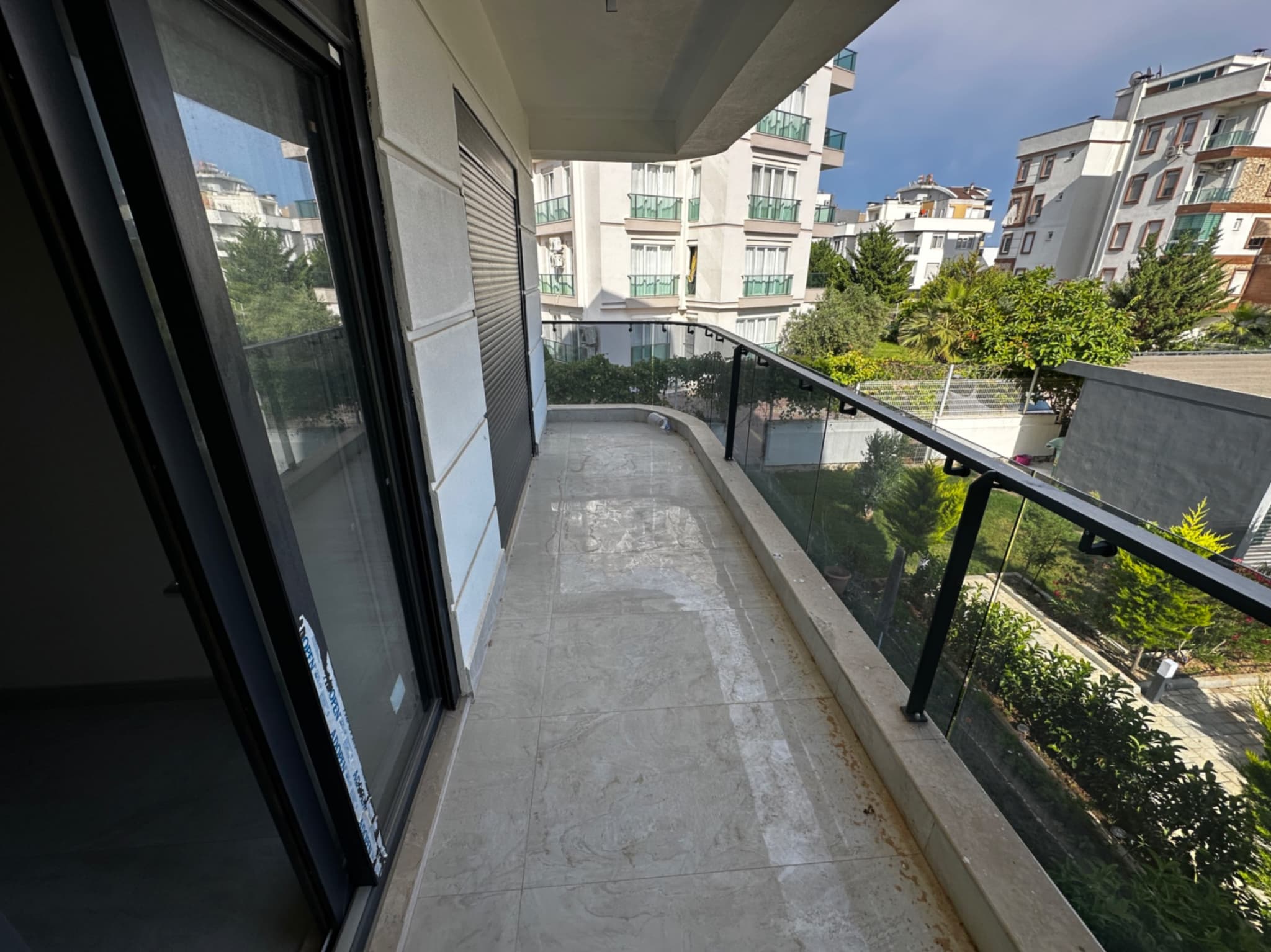 SIFIR BİNADA DENİZE YAKIN SATILIK 2+1