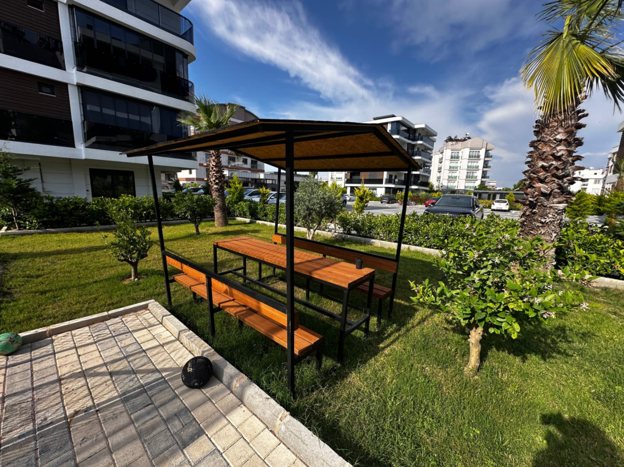 SIFIR BİNADA DENİZE YAKIN SATILIK 2+1