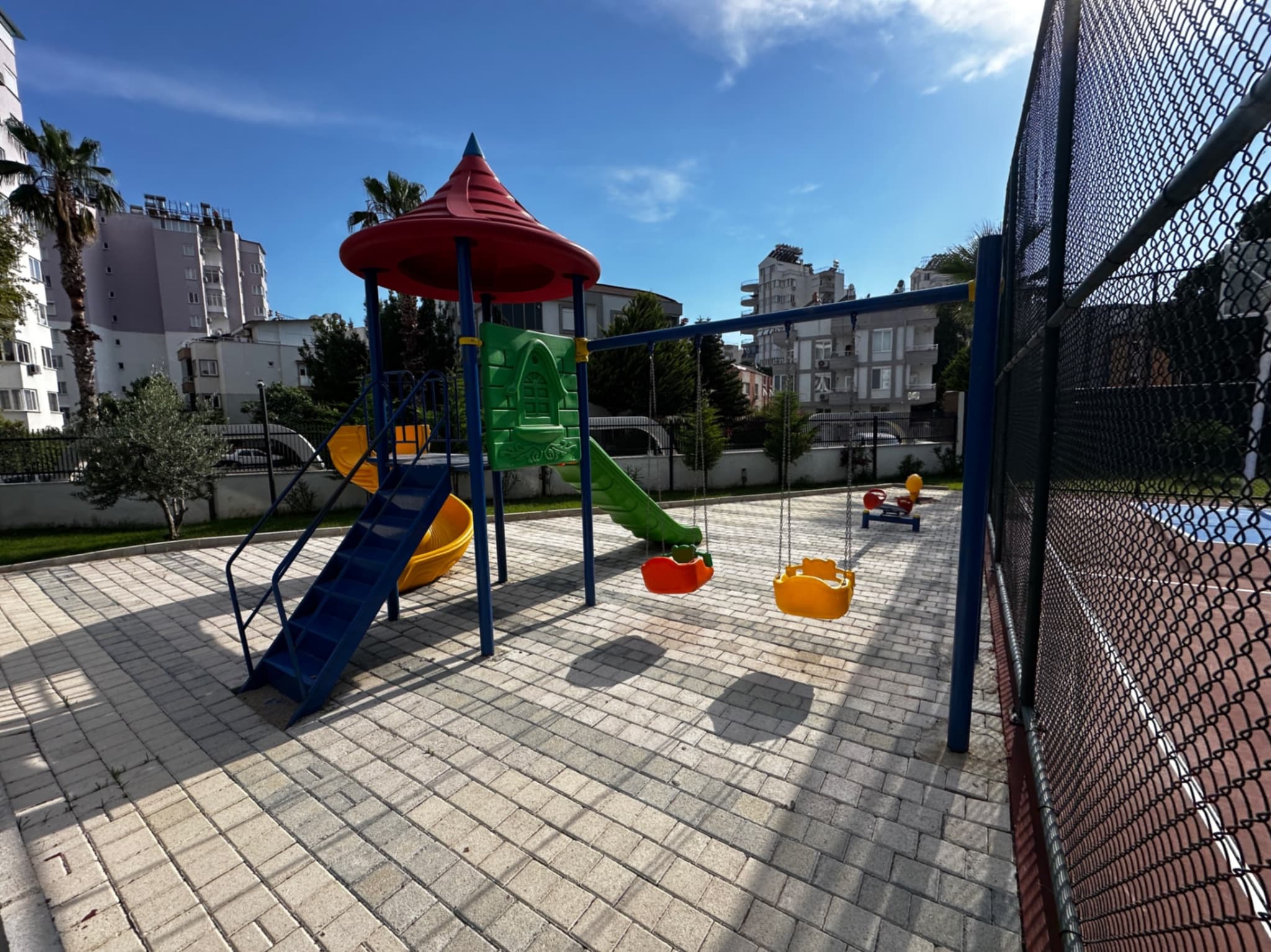 SIFIR BİNADA DENİZE YAKIN SATILIK 2+1