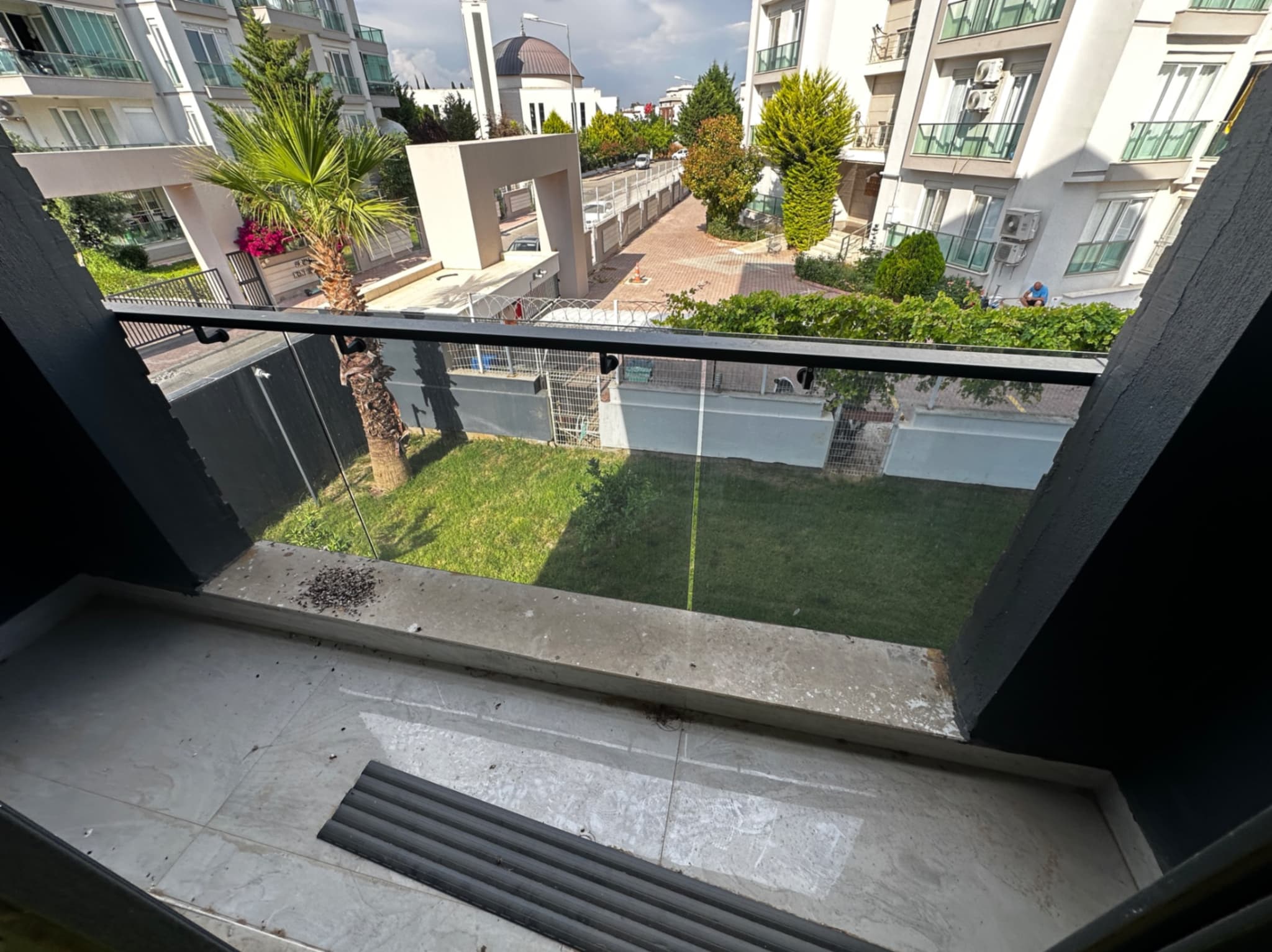 SIFIR BİNADA DENİZE YAKIN SATILIK 2+1